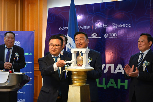 Улаанбаатар хотын бондын анхдагч арилжааг нээж, цан цохилоо